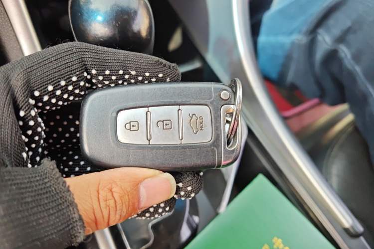 Used Hyundai Sonata 2011 2.0L Automatic Supreme Edition Vehicle Key