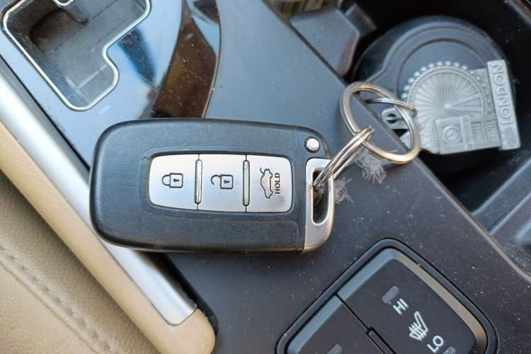 Used Hyundai Sonata 2011 2.0L Automatic Luxury Edition Vehicle Key