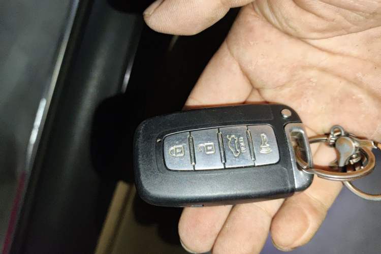 Used Hyundai Sonata 2011 2.0L Automatic Supreme Edition Vehicle Key