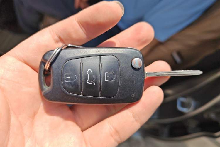 Used Hyundai Sonata 2011 2.0L Automatic Leading Edition Vehicle Key