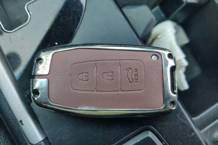 Used Hyundai Sonata 2011 2.0L Automatic Luxury Edition Vehicle Key