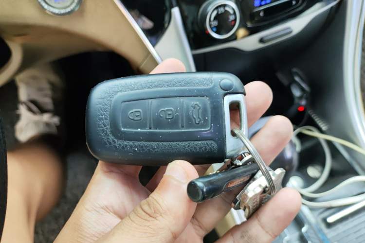 Used Hyundai Sonata 2011 2.0L Automatic Prestige Edition Vehicle Key