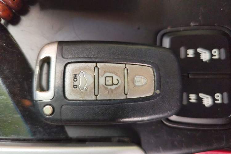 Used Hyundai Sonata 2011 2.0L Automatic Luxury Edition Vehicle Key