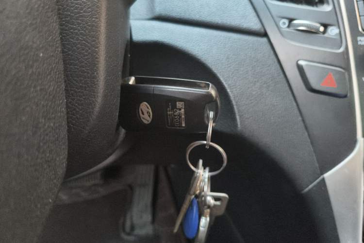 Used Hyundai Sonata 2011 2.0L Automatic Fashion Edition Vehicle Key