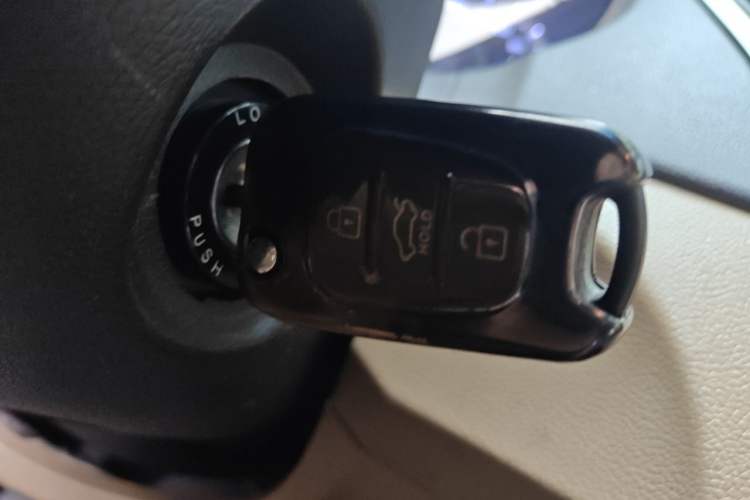Used Hyundai Sonata 2011 2.0L Automatic Leading Edition Vehicle Key