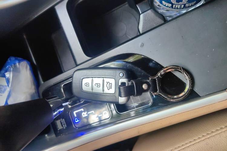 Used Hyundai Sonata 2011 2.0L Automatic Luxury Edition Vehicle Key