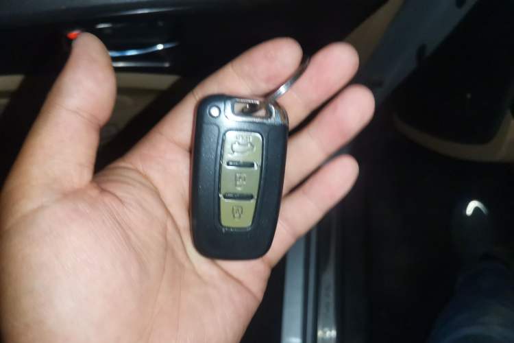Used Hyundai Sonata 2011 2.0L Automatic Luxury Edition Vehicle Key
