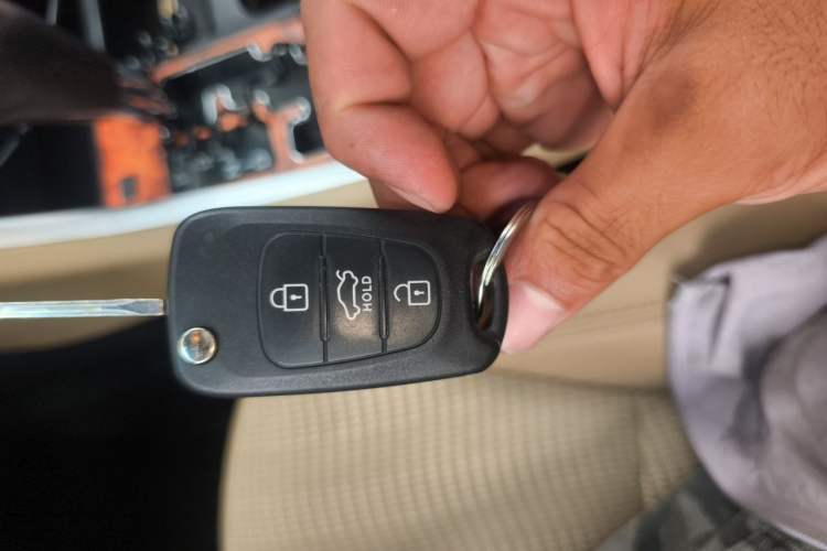 Used Hyundai Sonata 2011 2.0L Automatic Leading Edition Vehicle Key