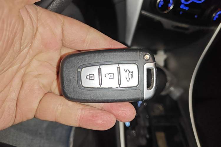 Used Hyundai Sonata 2011 2.0L Automatic Luxury Edition Vehicle Key