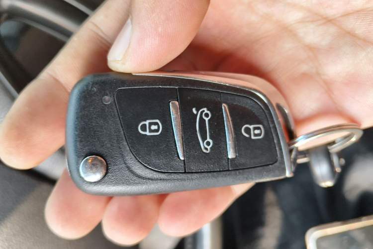 Used Hyundai Sonata 2011 2.0L Automatic Leading Edition Vehicle Key