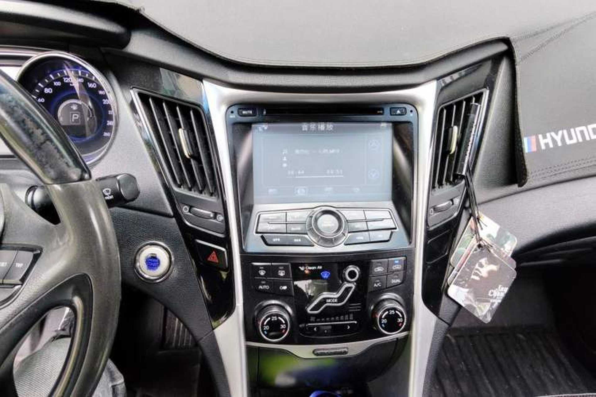 Used Hyundai Sonata 2011 2.0L Automatic Prestige Edition Audio And AC Panel