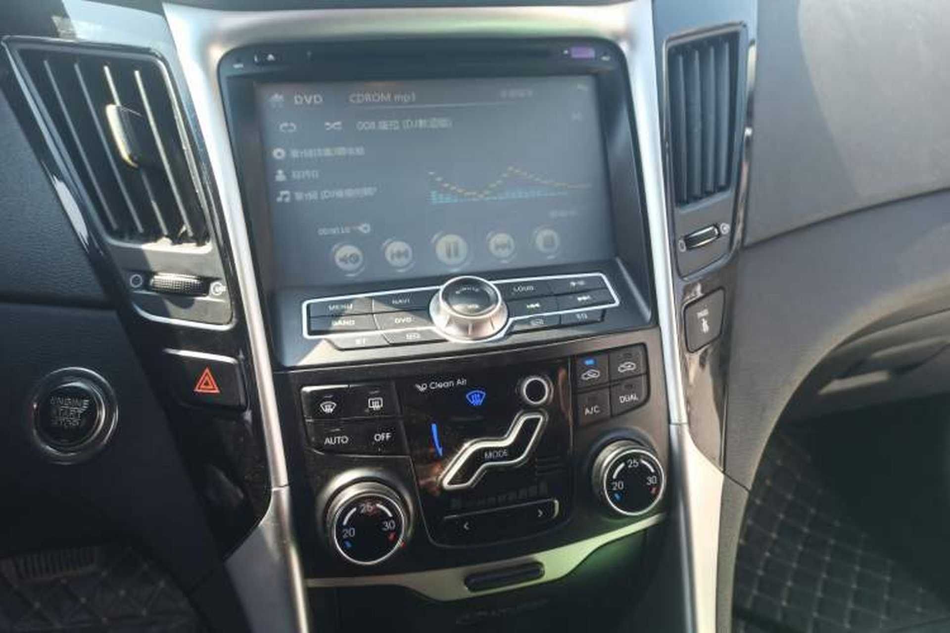 Used Hyundai Sonata 2011 2.0L Automatic Luxury Edition Audio And AC Panel