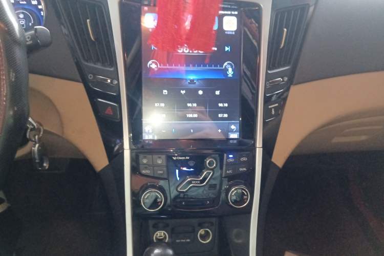 Used Hyundai Sonata 2011 2.0L Automatic Leading Edition Audio And AC Panel