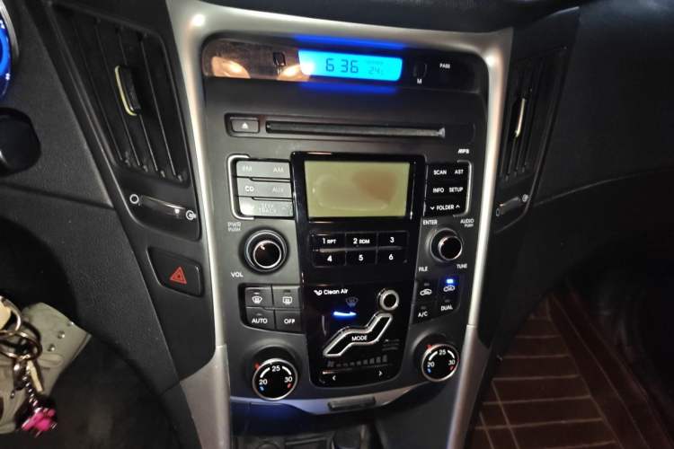 Used Hyundai Sonata 2011 2.0L Automatic Leading Edition Audio And AC Panel