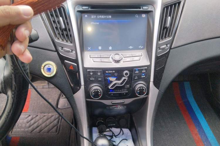 Used Hyundai Sonata 2011 2.0L Automatic Luxury Edition Audio And AC Panel