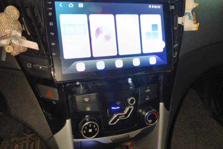 Used Hyundai Sonata 2011 2.0L Automatic Fashion Edition Audio And AC Panel