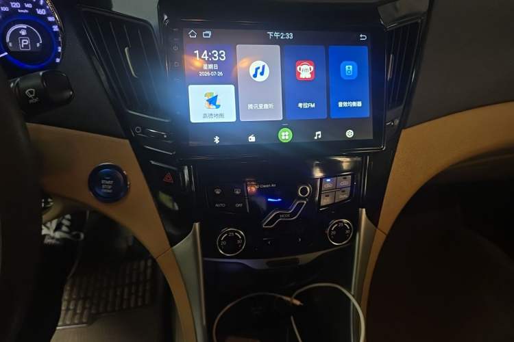 Used Hyundai Sonata 2011 2.0L Automatic Luxury Edition Audio And AC Panel