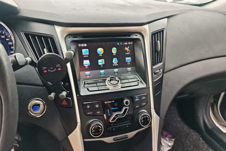 Used Hyundai Sonata 2011 2.0L Automatic Luxury Edition Audio And AC Panel