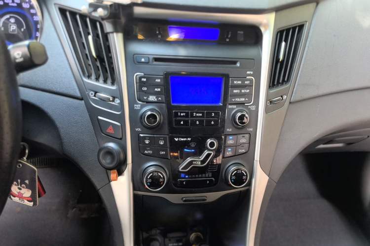 Used Hyundai Sonata 2011 2.0L Automatic Leading Edition Audio And AC Panel