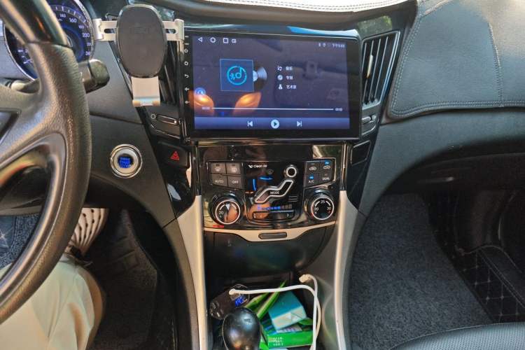 Used Hyundai Sonata 2011 2.0L Automatic Luxury Edition Audio And AC Panel