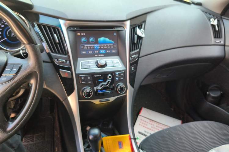 Used Hyundai Sonata 2011 2.0L Automatic Leading Edition Audio And AC Panel
