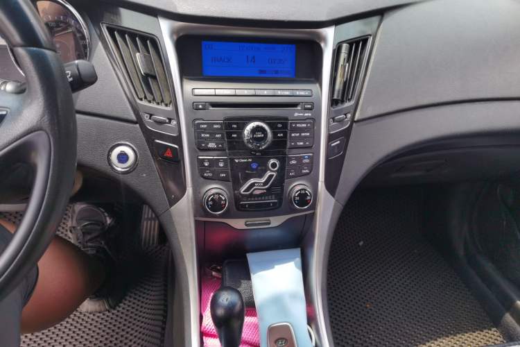 Used Hyundai Sonata 2011 2.0L Automatic Top-Grade Version Audio And AC Panel