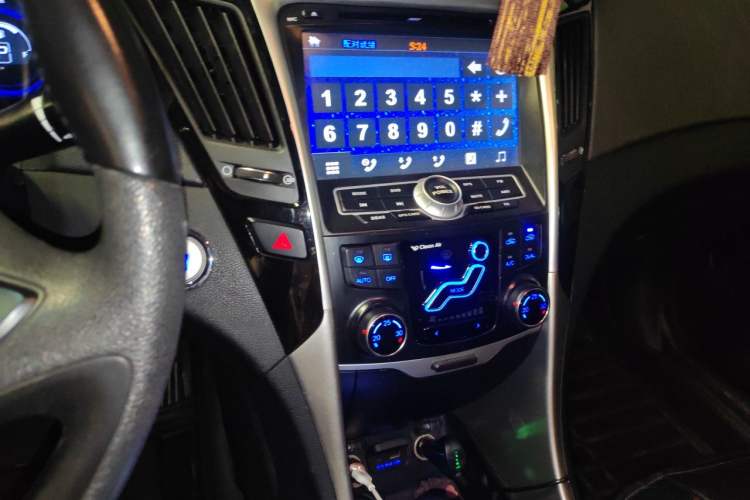 Used Hyundai Sonata 2011 2.0L Automatic Luxury Edition Audio And AC Panel