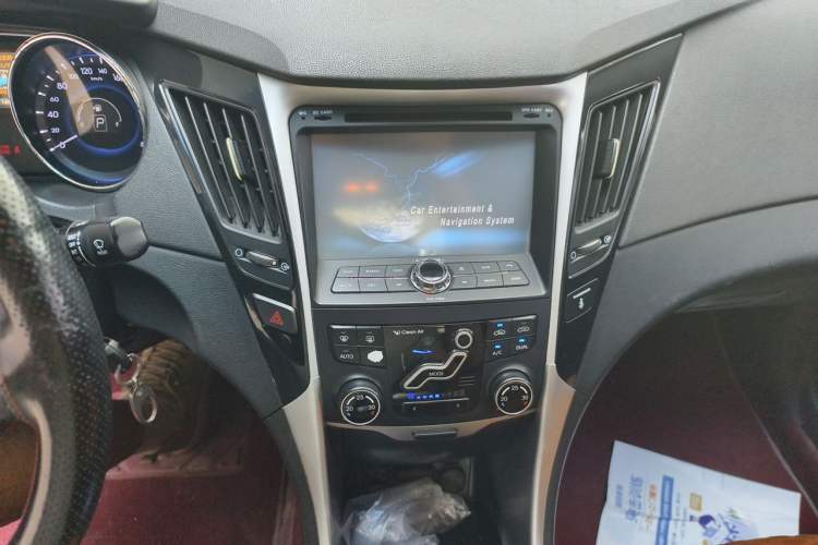 Used Hyundai Sonata 2011 2.0L Automatic Leading Edition Audio And AC Panel