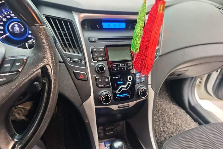 Used Hyundai Sonata 2011 2.0L Automatic Leading Edition Audio And AC Panel