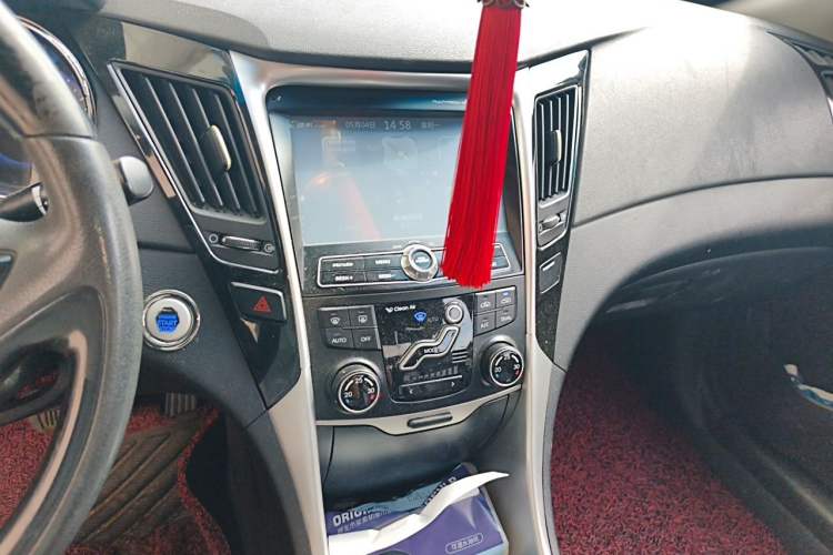 Used Hyundai Sonata 2011 2.0L Automatic Prestige Edition Audio And AC Panel