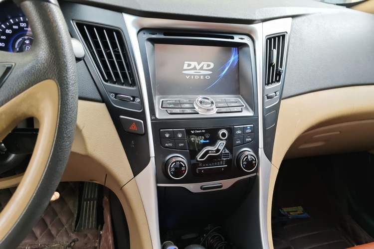 Used Hyundai Sonata 2011 2.0L Automatic Leading Edition Audio And AC Panel