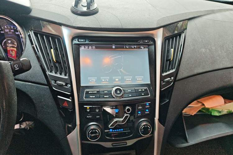 Used Hyundai Sonata 2011 2.0L Automatic Leading Edition Audio And AC Panel