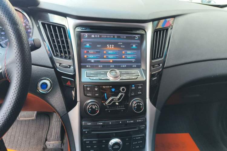 Used Hyundai Sonata 2011 2.0L Automatic Supreme Edition Audio And AC Panel