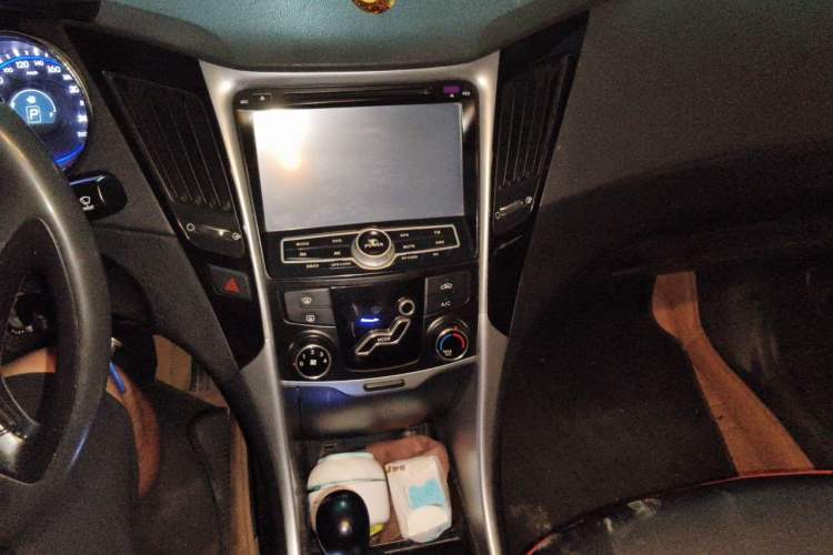 Used Hyundai Sonata 2011 2.0L Automatic Fashion Edition Audio And AC Panel