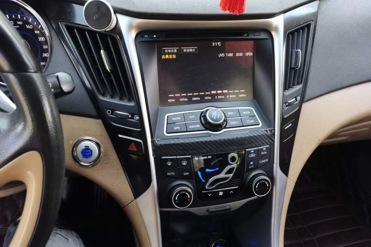Used Hyundai Sonata 2011 2.0L Automatic Top-Grade Version Audio And AC Panel