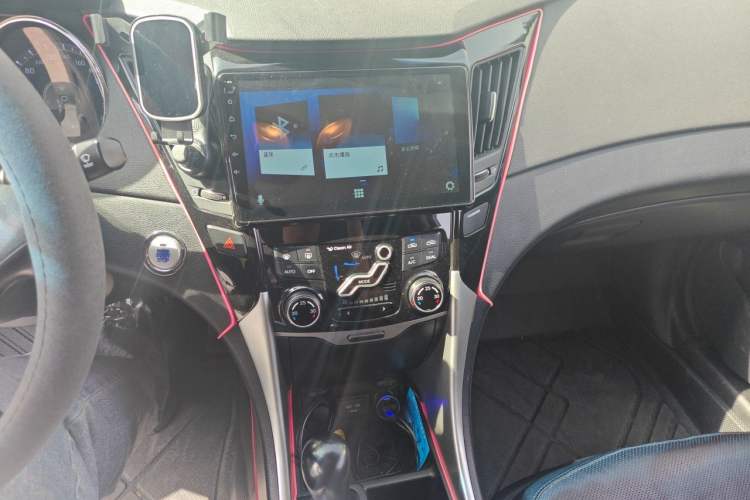 Used Hyundai Sonata 2011 2.0L Automatic Supreme Edition Audio And AC Panel