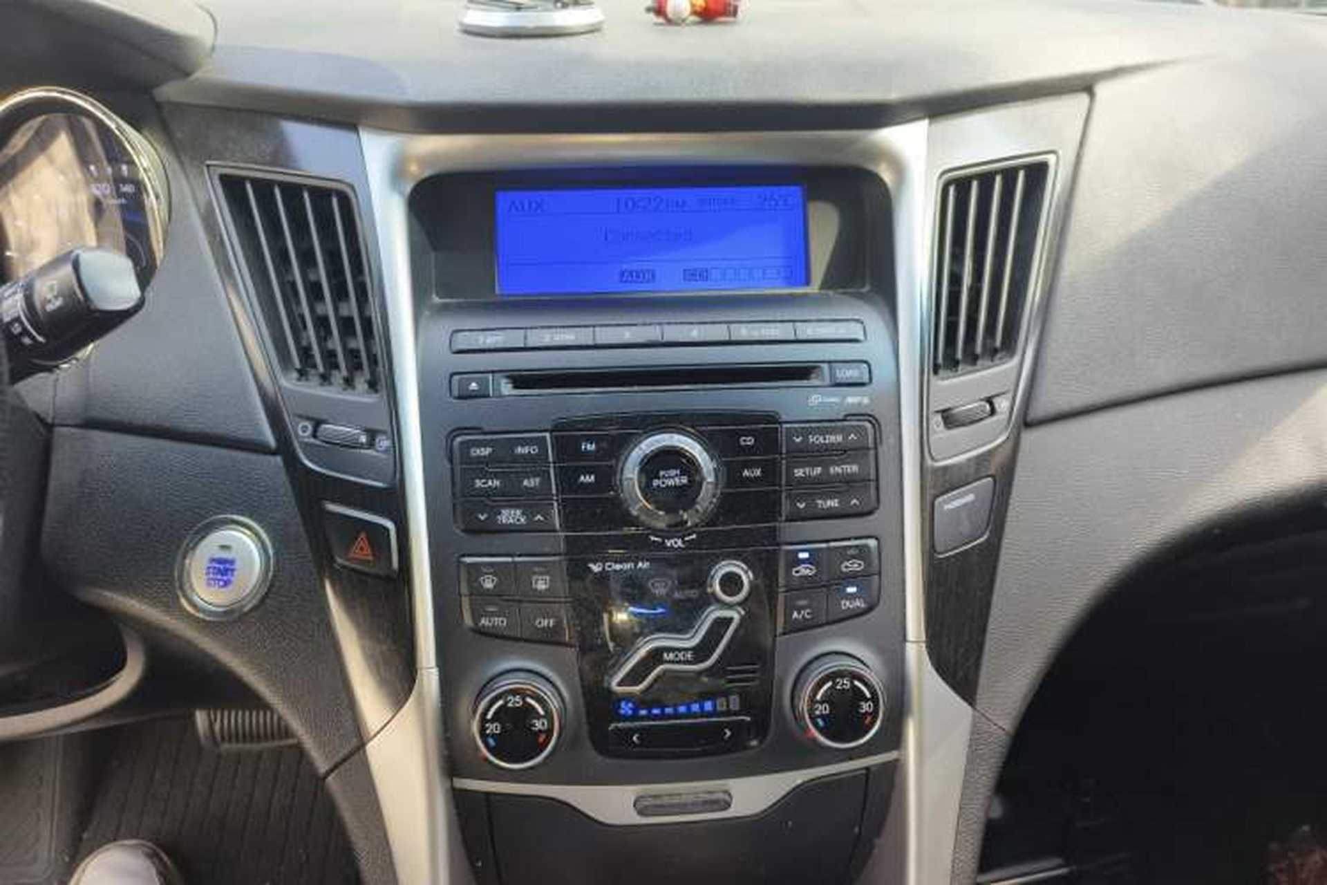 Used Hyundai Sonata 2011 2.0L Automatic Luxury Edition Audio And AC Panel