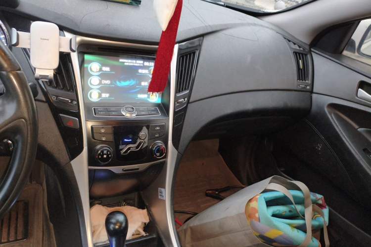 Used Hyundai Sonata 2011 2.0L Automatic Fashion Edition Audio And AC Panel