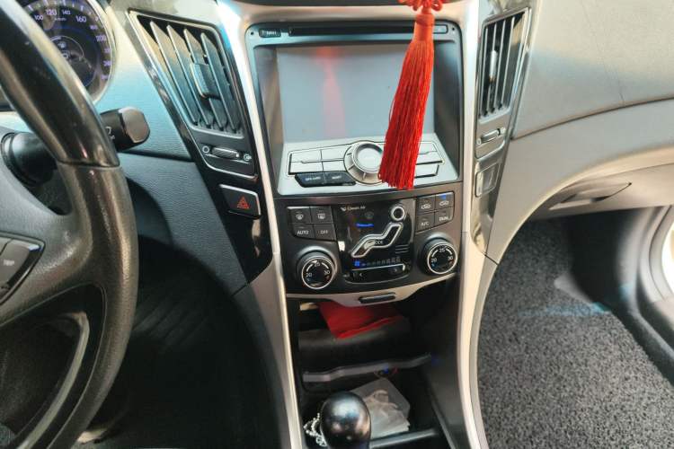 Used Hyundai Sonata 2011 2.0L Automatic Leading Edition Audio And AC Panel