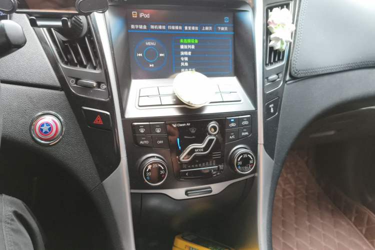 Used Hyundai Sonata 2011 2.0L Automatic Luxury Edition Audio And AC Panel