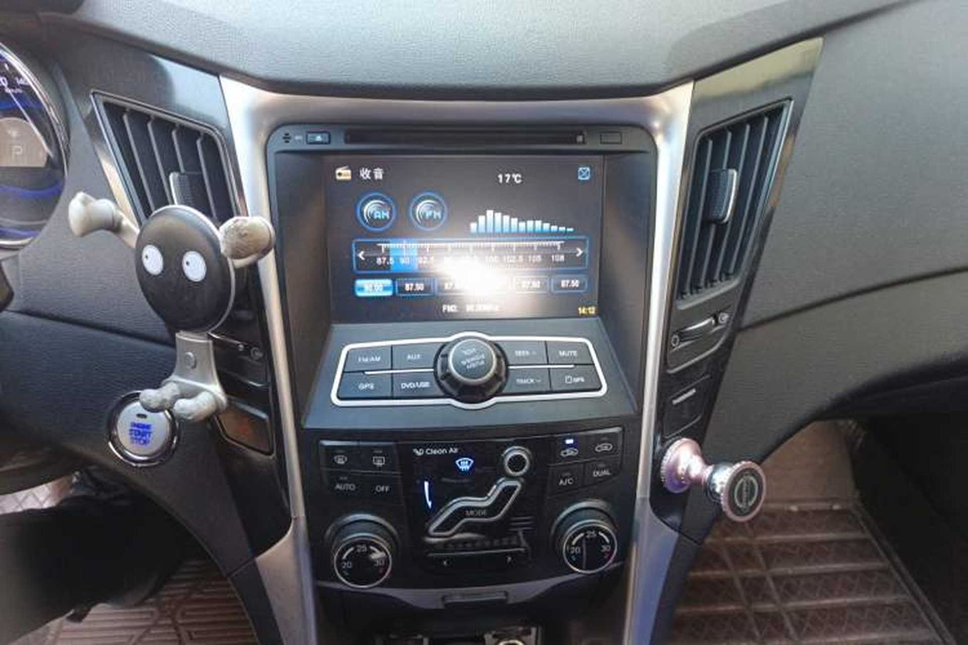 Used Hyundai Sonata 2011 2.0L Automatic Supreme Edition Audio And AC Panel