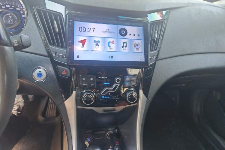 Used Hyundai Sonata 2011 2.0L Automatic Prestige Edition Audio And AC Panel