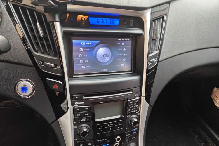 Used Hyundai Sonata 2011 2.0L Automatic Luxury Edition Audio And AC Panel