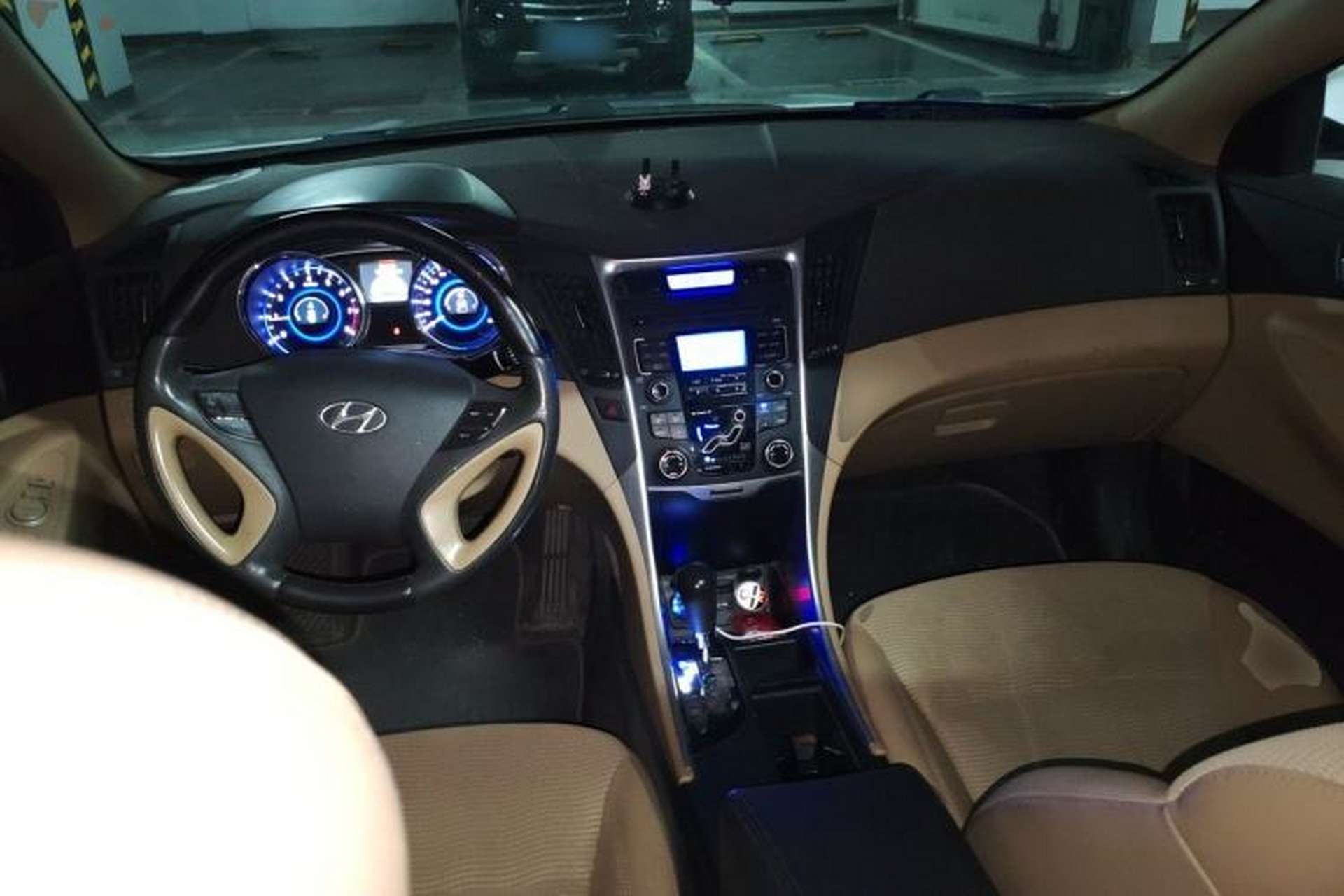 Used Hyundai Sonata 2011 2.0L Automatic Leading Edition Center Console