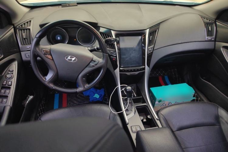 Used Hyundai Sonata 2011 2.0L Automatic Prestige Edition Center Console