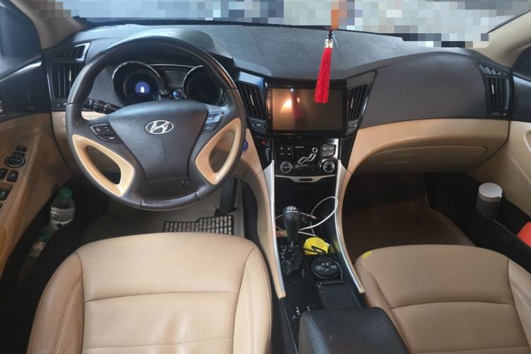 Used Hyundai Sonata 2011 2.0L Automatic Luxury Edition Center Console