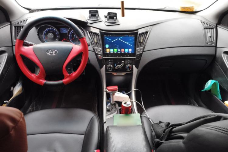 Used Hyundai Sonata 2011 2.0L Automatic Fashion Edition Center Console