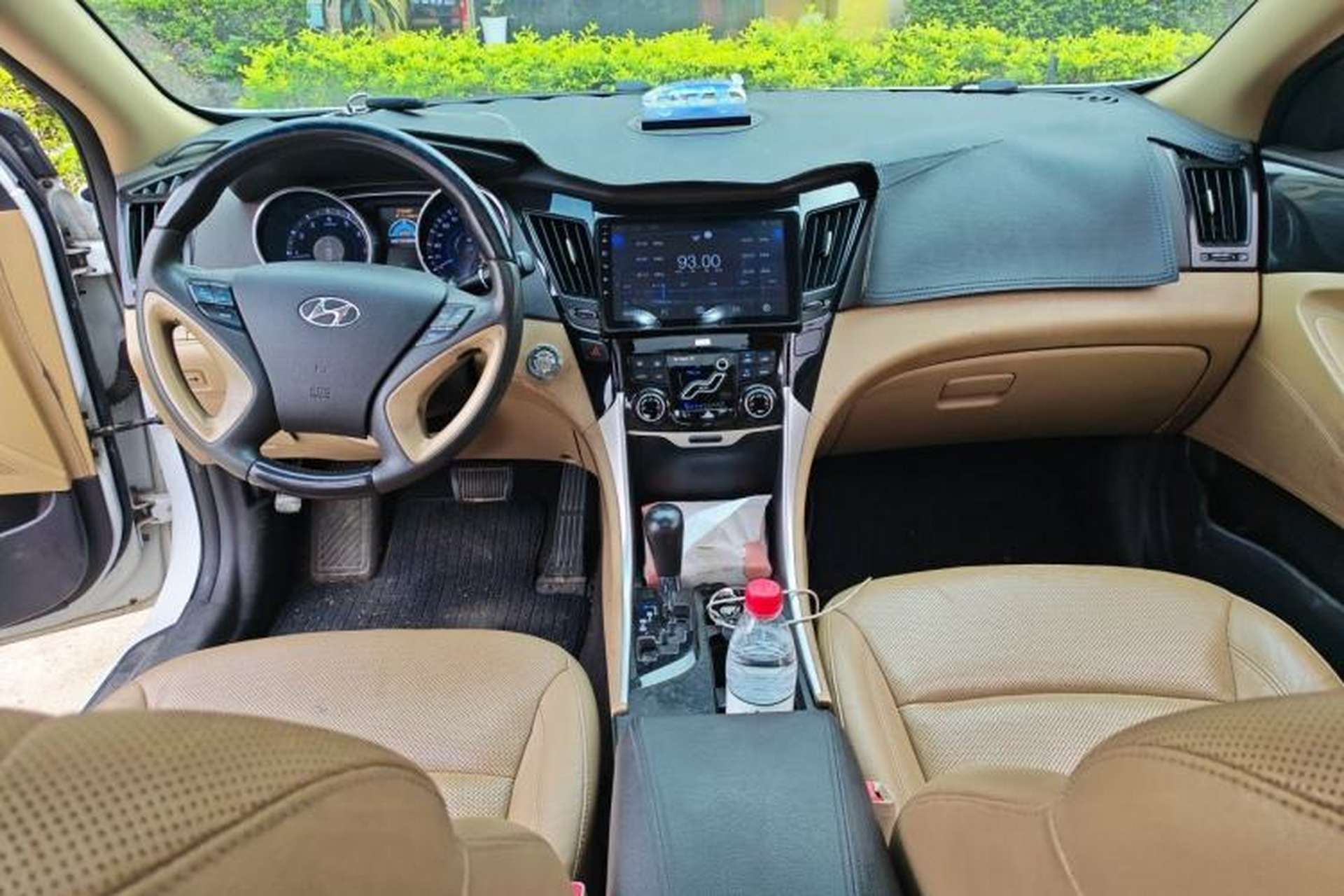 Used Hyundai Sonata 2011 2.0L Automatic Luxury Edition Center Console