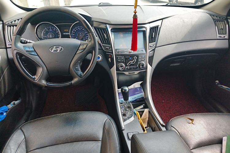 Used Hyundai Sonata 2011 2.0L Automatic Prestige Edition Center Console