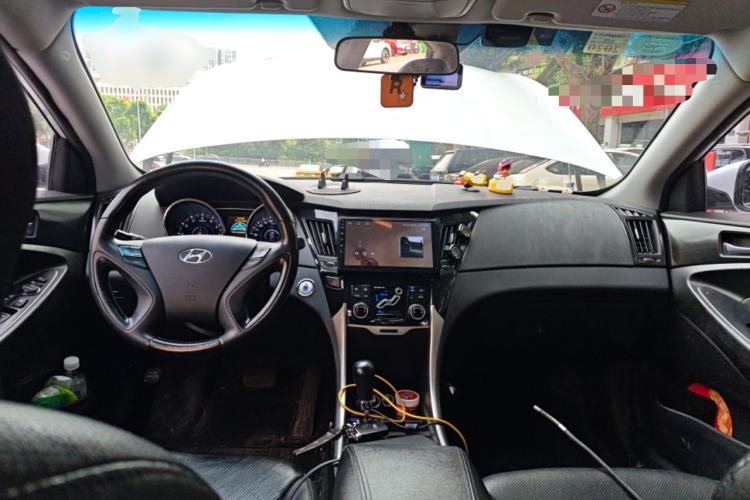 Used Hyundai Sonata 2011 2.0L Automatic Prestige Edition Center Console